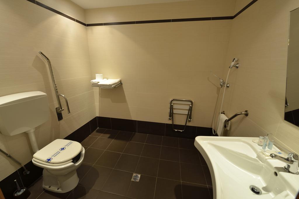 Hotel Ciutat D'Amposta Bagian luar foto