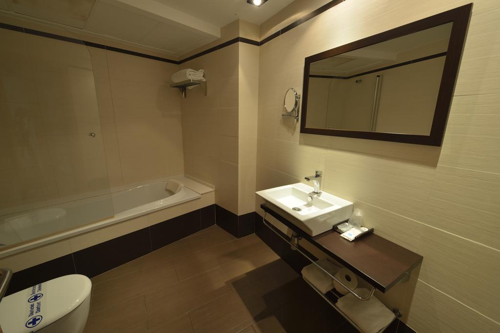 Hotel Ciutat D'Amposta Bagian luar foto