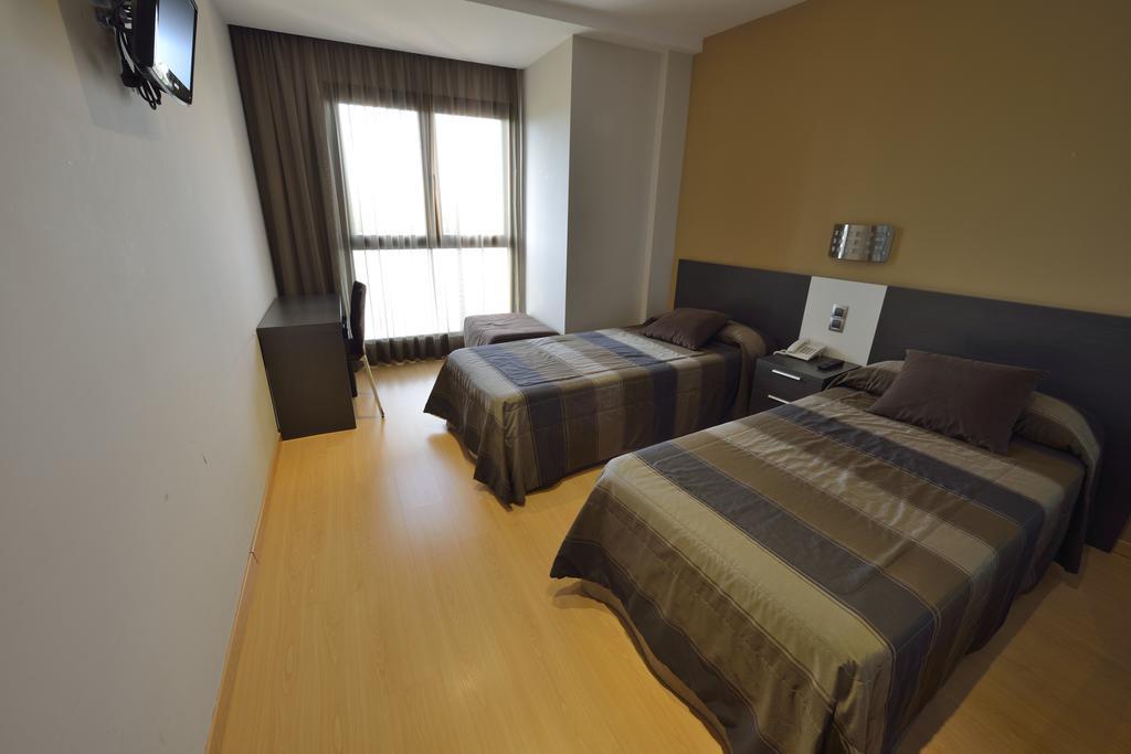 Hotel Ciutat D'Amposta Bagian luar foto