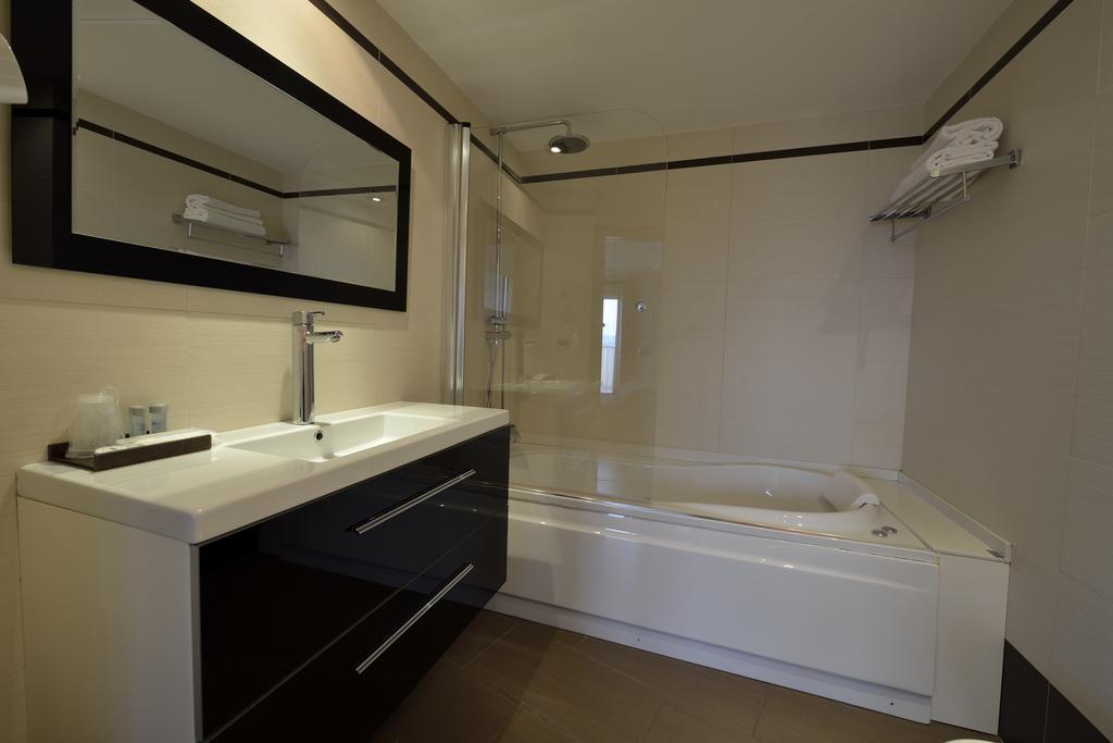 Hotel Ciutat D'Amposta Bagian luar foto