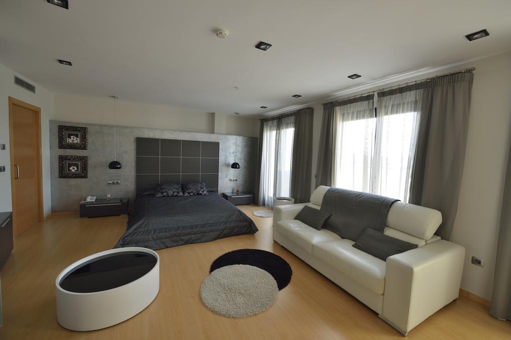 Hotel Ciutat D'Amposta Bagian luar foto