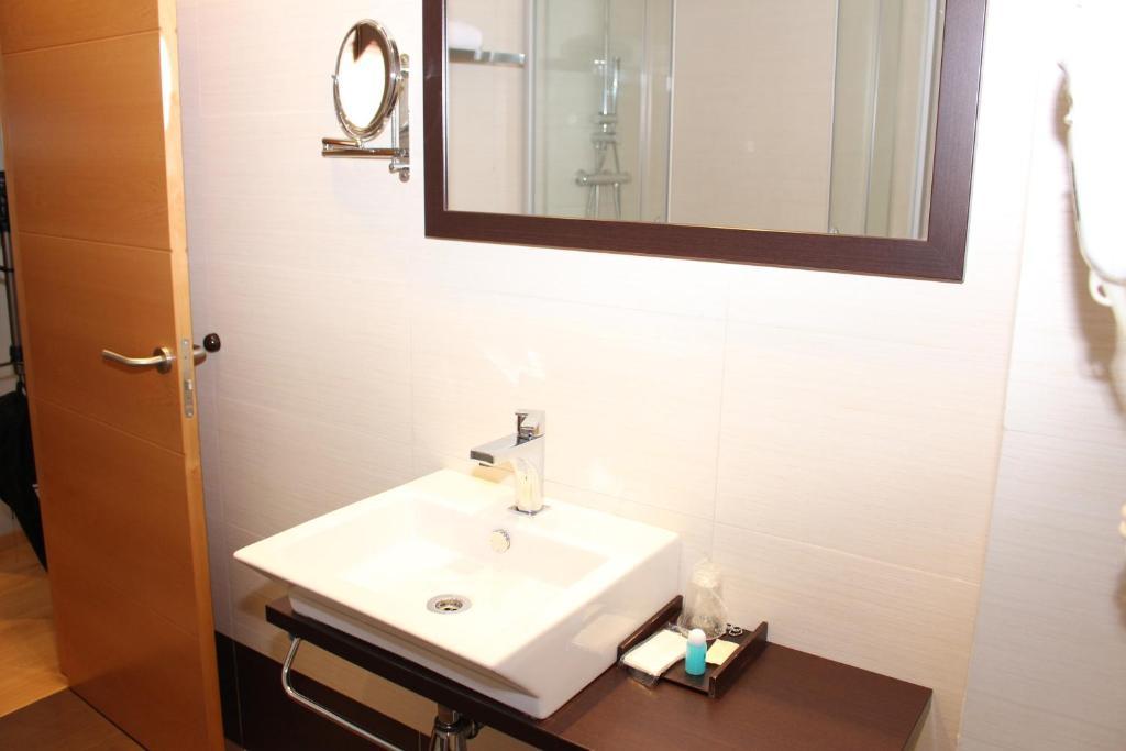Hotel Ciutat D'Amposta Bagian luar foto