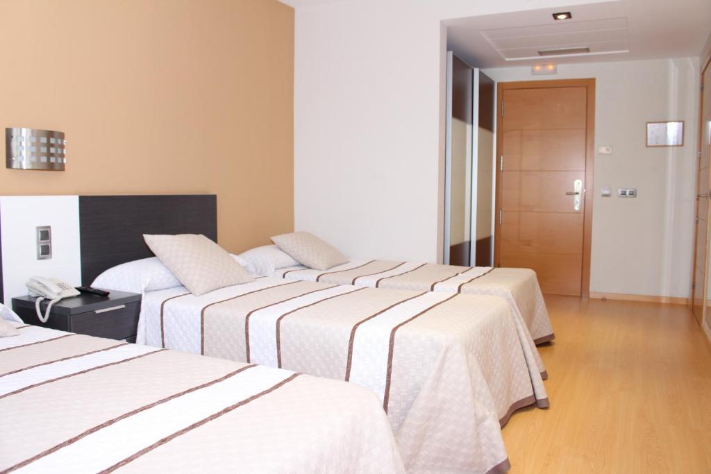 Hotel Ciutat D'Amposta Bagian luar foto