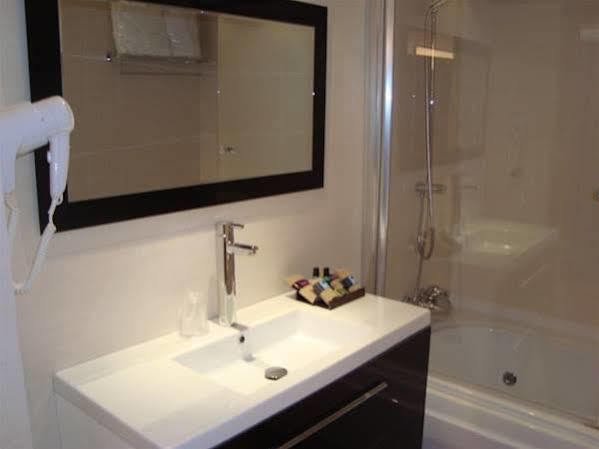 Hotel Ciutat D'Amposta Bagian luar foto
